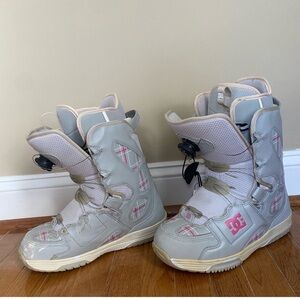 DC snowboarding shoes size 10